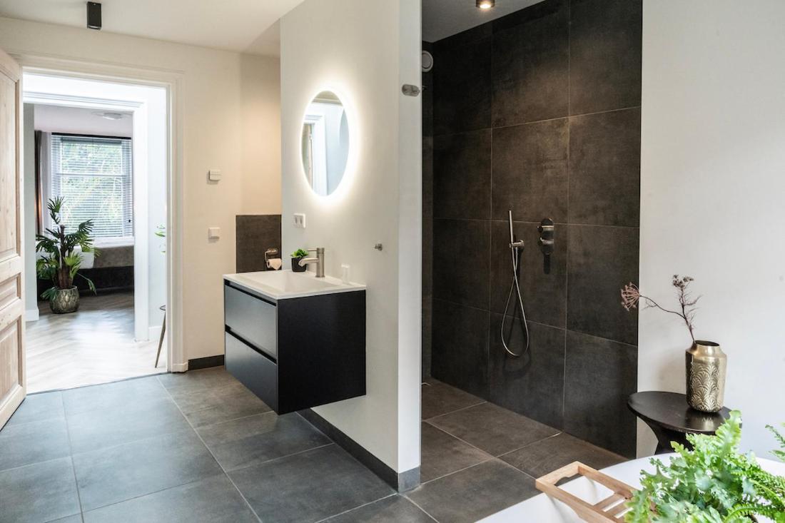 Xxl Loft With Bath Located Stadsvilla 튈뷔르흐 외부 사진