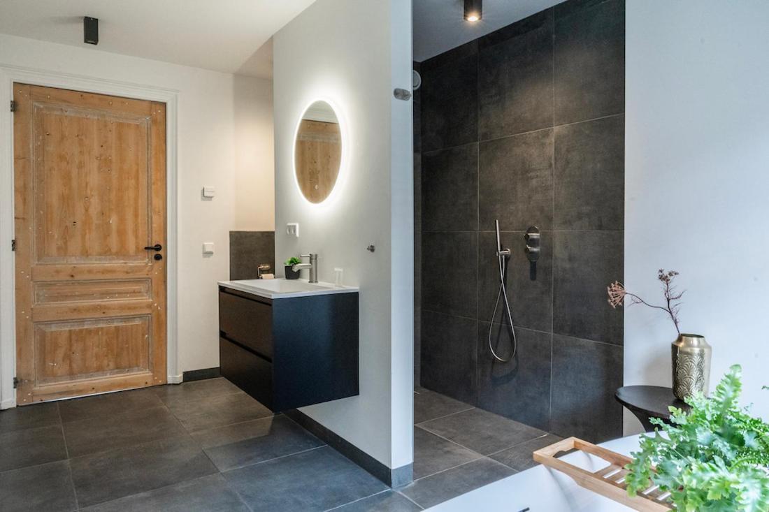 Xxl Loft With Bath Located Stadsvilla 튈뷔르흐 외부 사진