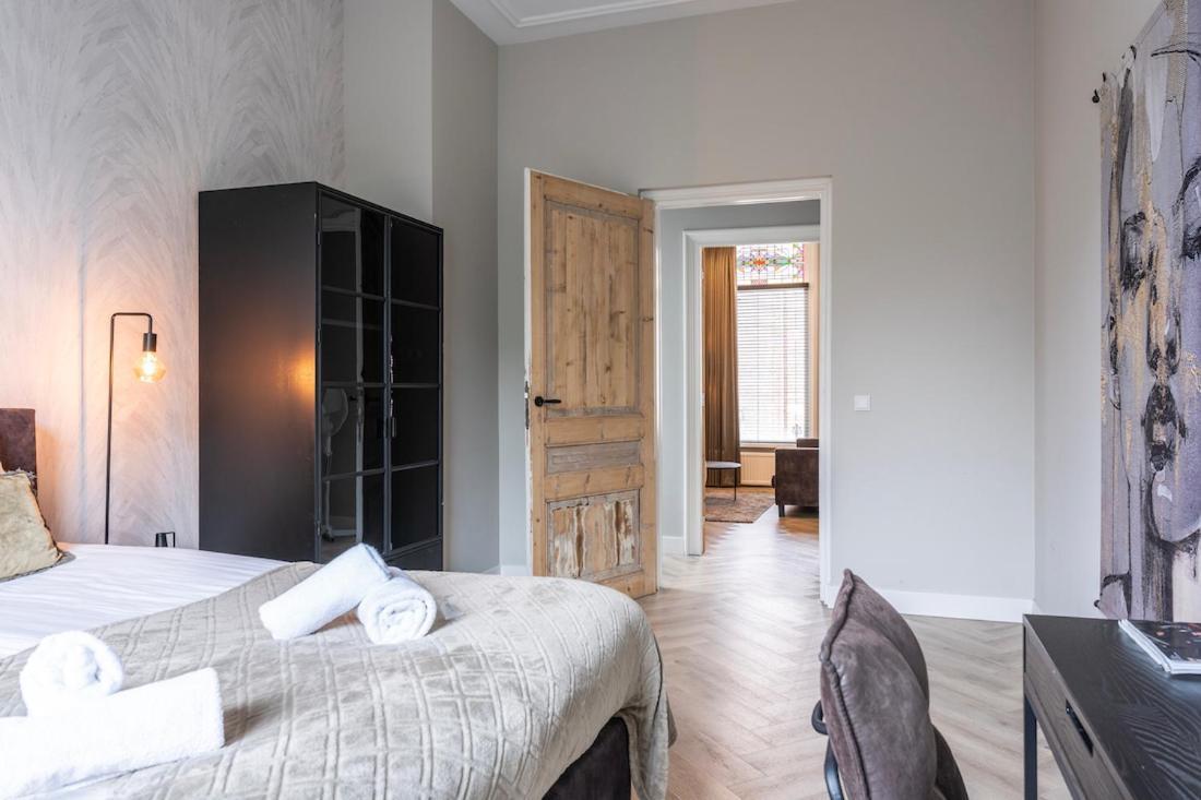 Xxl Loft With Bath Located Stadsvilla 튈뷔르흐 외부 사진