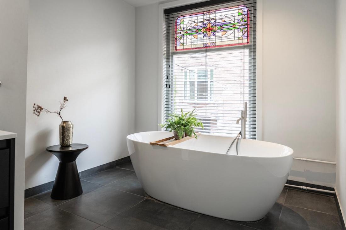 Xxl Loft With Bath Located Stadsvilla 튈뷔르흐 외부 사진